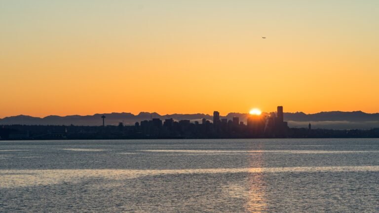 Seattle skyline at sunrise viewed from Kerry Park