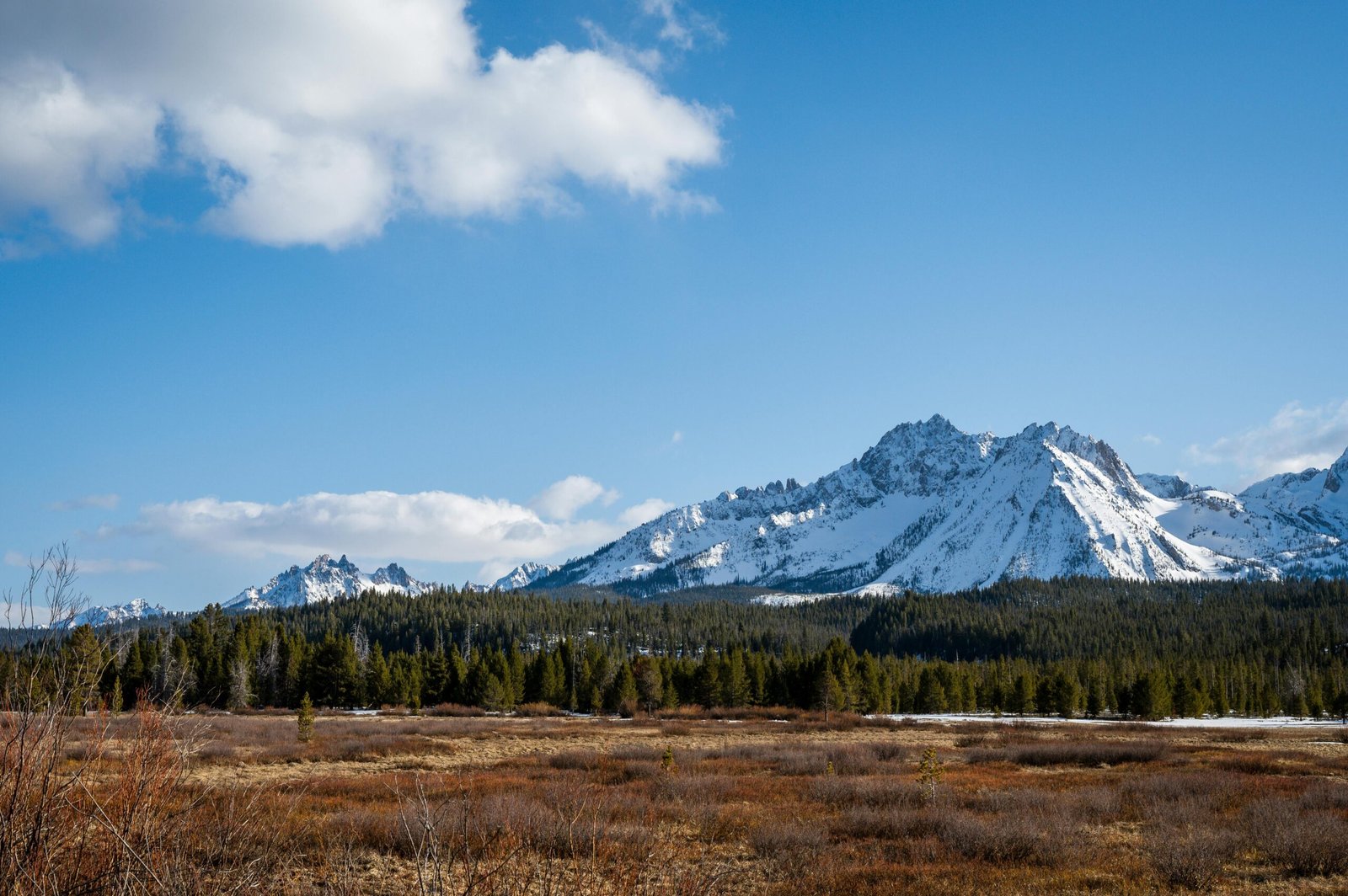 Best Outdoor Activities in Mountain Towns USA (Adventure Guide)