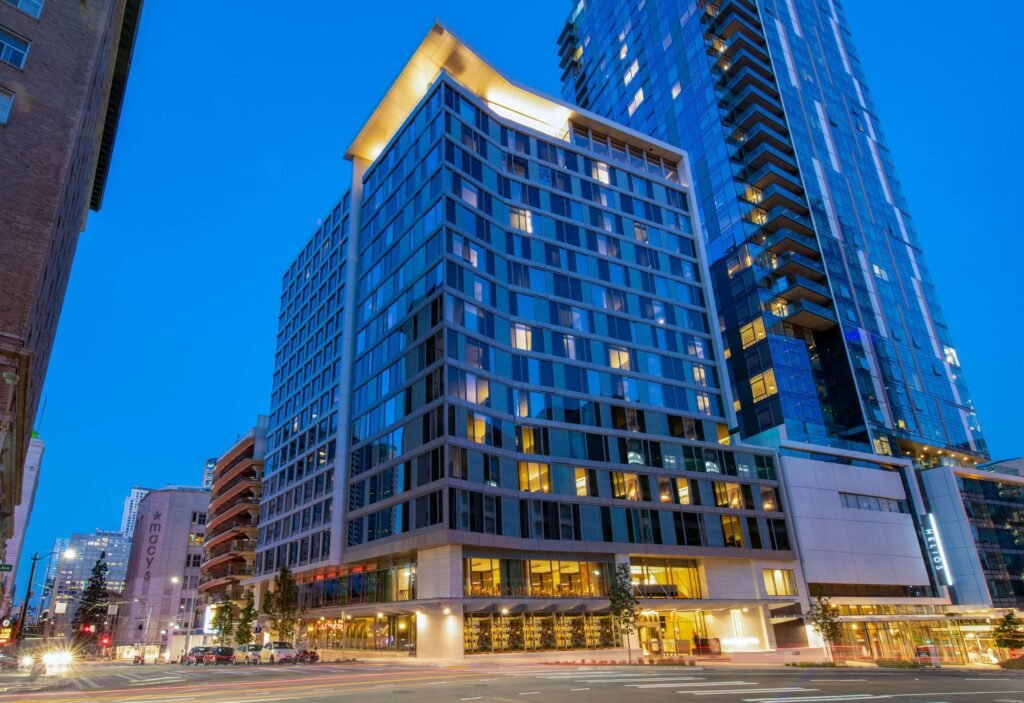 The Charter Hotel Seattle, Curio Collection by Hilton
Building