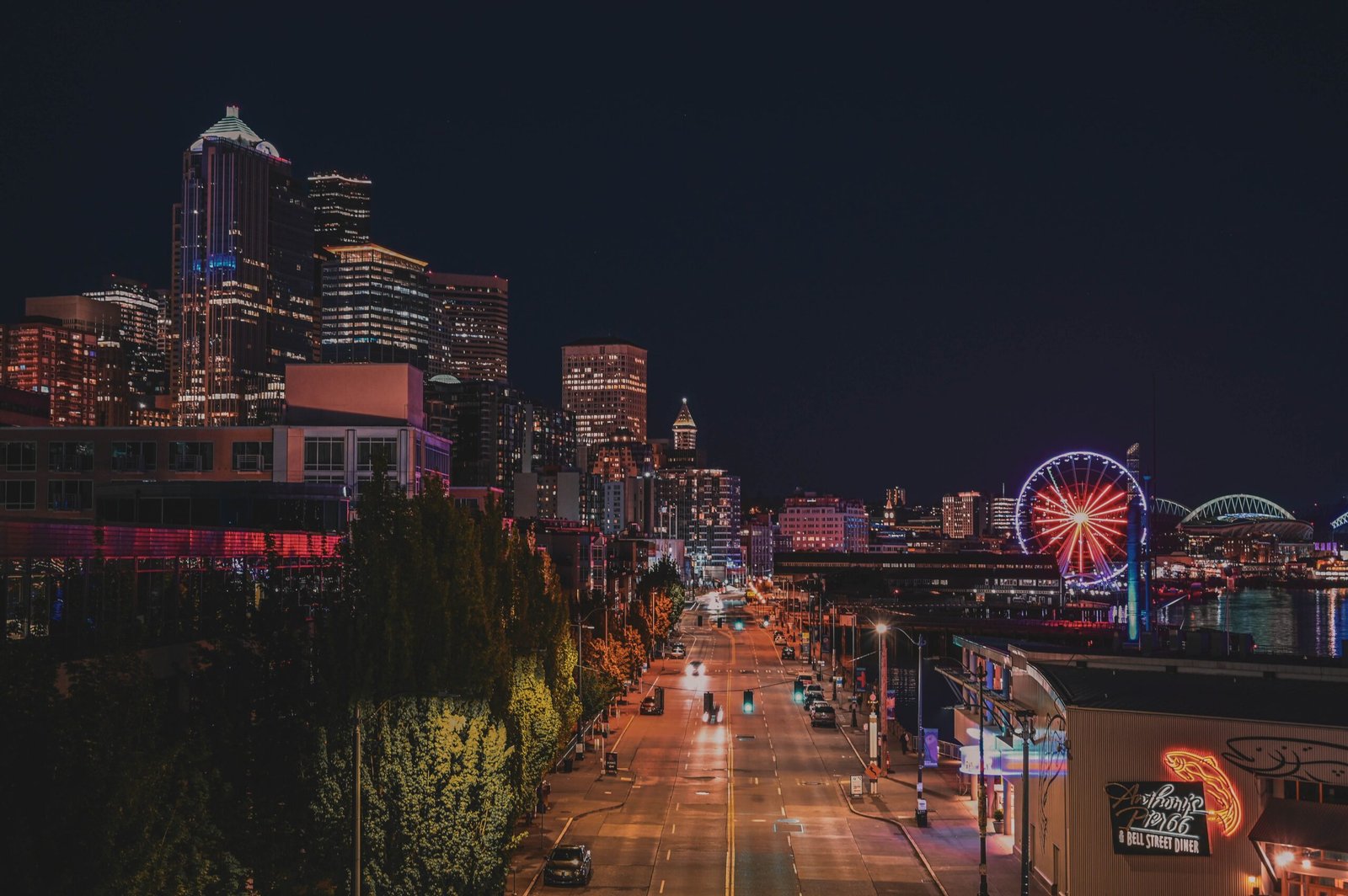 Seattle Nightlife Guide: Best Budget Bars, Live Music & Evening Experiences